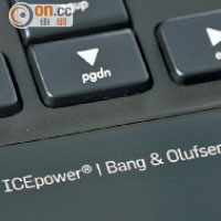 UX301植入ICEpower音效技術，機身印有B&O音響廠名字。