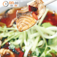 水煮菜是四川代表菜式，餐廳提供多款水煮菜，水煮脆鯇片是其中的人氣選擇。