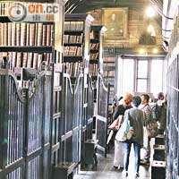 Chetham's Library是全英最古老的公共圖書館，藏書量達10萬。