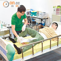 設有模擬病房課室，供學員練習實際護理技巧。