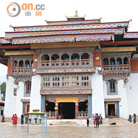 誦經堂以西藏風格建成。