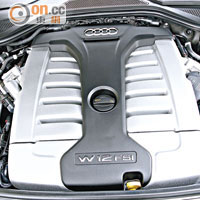 搭載W12 FSI引擎，可輸出最大馬力達到500hp。