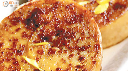 鮟魚肝配柚子菊花蜜 $108（b）<br>油脂甘鮮的魚肝用酸酸甜甜的柚子菊花蜜做醬汁，味濃而不膩。