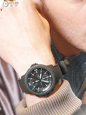 Chronograph Edition Galápagos Islands All Black設計源自島上的烏黑火山熔岩，手錶搭載品牌自家89365自動機芯。$85,000