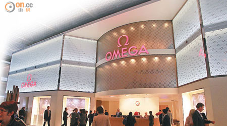 OMEGA展館繼續佔據BaselWorld錶展最當眼的正中央位置，地位非同凡響。