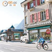 茵特拉肯（Interlaken）是著名童話小鎮。