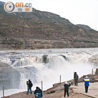 在瀑布的另一面，便是陝西省的宜川縣。