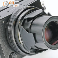 用上F2.8光圈10.7倍變焦鏡頭，更附有自動鏡頭蓋。