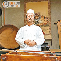 這一帶有6、7家供應岩國壽司的餐廳，只有三原家才稱得上是元祖。