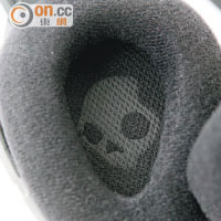 Skullcandy PLYR1無線耳罩Size較大，戴得耐都幾侷促。