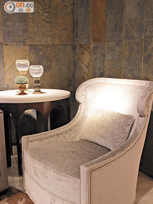 Tuileries Swivel Chair<br>採用旋轉式設計，配以流線型美態，實用美觀兼備。$80,250起