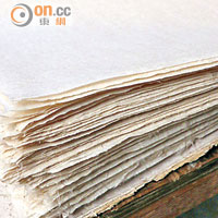 Step 7：一張張手造紙大功告成，可以包裝出口到日本，或者加工成其他紙製品。