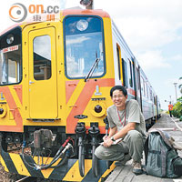劉克襄06年起應邀作城大、浸大和嶺大等駐校作家，他曾在台灣報章撰文，成功令台鐵局長保留東部的懷舊列車。