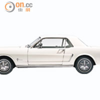 1964年首輛售予Capt. Stanley Tucker的Mustang車身顏色同樣是Wimbledon White。