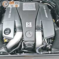 5.5L V8 Biturbo引擎可爆出驚人的585hp馬力。