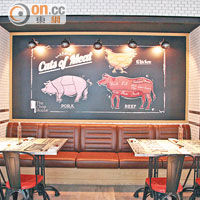 牆身以家畜作畫，可見肉類選擇特別多。