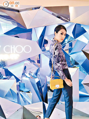 模特兒演繹出CHOO.08系列的型格與優雅。