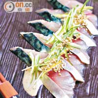 鯖魚伴胡麻汁 $78<br>當造鯖魚，魚油特豐；佐以酸甜適中的芝麻汁，很夾。