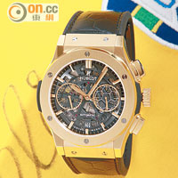 Classic Fusion Pele手錶，錶面3時位置飾以足球圖案，並加入帶點巴西特色的黃色裝飾。（3N黃金款式、限量200枚）$301,900（a）