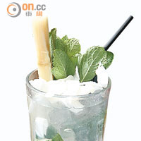 Coconut Mojito $78<br>雞尾酒也是以峇里本店款式作藍本，部分一樣，部分則迎合香港口味，這款是經典的雞尾酒Mojito加入自家炸香的椰子片，入口帶濃郁椰香又有香脆咬口感。