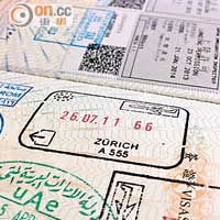 護照的簽證與蓋印是旅行的印記。
