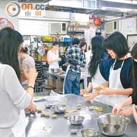 同學可於專業中廚房內實習。