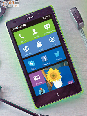 Nokia XL外形似足同廠Lumia手機，仲有黑、白、綠、黃4色選擇。 售價：$1,698