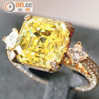 Solitaire戒指（黃金、鑽石、 FVY VS1黃鑽主石重8.88卡） $13,430,000