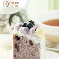 藍莓戚風蛋糕 $38<br>選用來自法國鮮甜多汁的藍莓配搭鬆軟的蛋糕，口感輕柔濕潤。