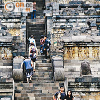 婆羅浮屠是遊客最愛留下倩影的景點。