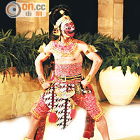 精彩傳統的印尼舞蹈，大家看得極為投入！