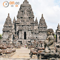 塞烏寺，建於8世紀，是中爪哇第二大佛廟。