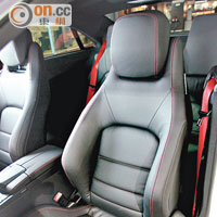 AMG Sport Plus皮革座椅配紅色安全帶，洋溢跑味。