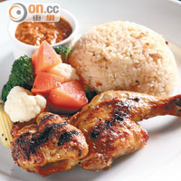 8G Grilled Spring Chicken with Garlic Rice $138<br>半邊春雞以秘製汁醬醃製，再慢煮兩個半小時而成，配以蒜香飯，很飽肚。