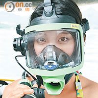 全面罩設計與傳統潛水面罩不同，佩戴方法及鼻位反壓方法要重新適應。