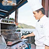 BBQ菜式均由大廚即席燒製，以保持肉汁豐富。