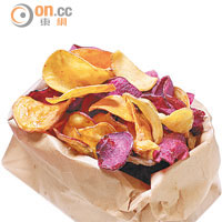 Market Chips $40<br>時令蔬菜片，蓋上薄薄的七味粉黑糖漿，微甜脆身。