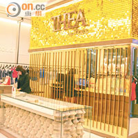 商場內有不少泰國本土女性潮服品牌進駐，包括了近年冒起的Thea by Thara。