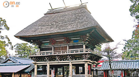 青井阿蘇神社的茅草屋頂是日本神社中少見的建築特色。