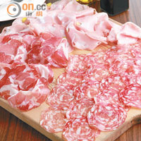 三款意大利凍肉分別是Coppa Ham、Mortadella和Salami Nostrano，每款皆脂肪比例平均，入口充滿鹹香。