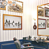 曼谷分店保留了英國風的布置，牆上掛滿了貴族騎馬的有型圖片。