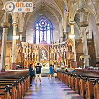 小意大利內的教堂St. Patrick's Old Cathedral，原來是電影《教父》領洗一幕的場境。
