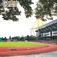 旁邊的球場曾是昔日多蒙特的主場，如今給同會球隊U23使用。