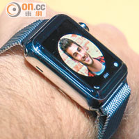 用藍芽接上iPhone後，便可利用Apple Watch打電話及傳訊息。