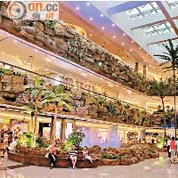 商場佔地33萬平方米，引入了200間國內外的名牌專門店，成現時上海最受歡迎的購物中心。