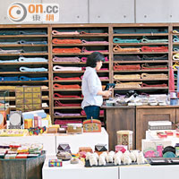 館內設有精品區，提供了大量由韓紙製作的精品。