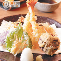 雜錦天婦羅 MOP168<br>蝦天婦羅以鮮活蝦炸成，伴以脆炸活蝦腳，鮮味十足。