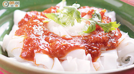 番茄涼拌粉皮 MOP65<br>又白又滑的粉皮入口清爽彈牙，配上濃濃的秘製番茄醬，酸中帶辣，不失為一道開胃前菜。