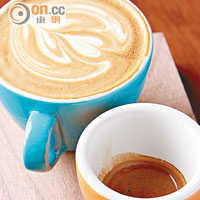 Coffeeholic Combo Set $48<br>Combo Set由Espresso和5oz Competition Size Cappauccino組成，除了可以品嘗特濃的咖啡味，亦可體驗咖啡與奶混合後的滋味。