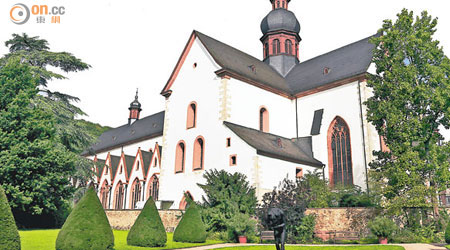 已有900年歷史的Kloster Eberbach修道院，自設酒莊釀製葡萄酒。